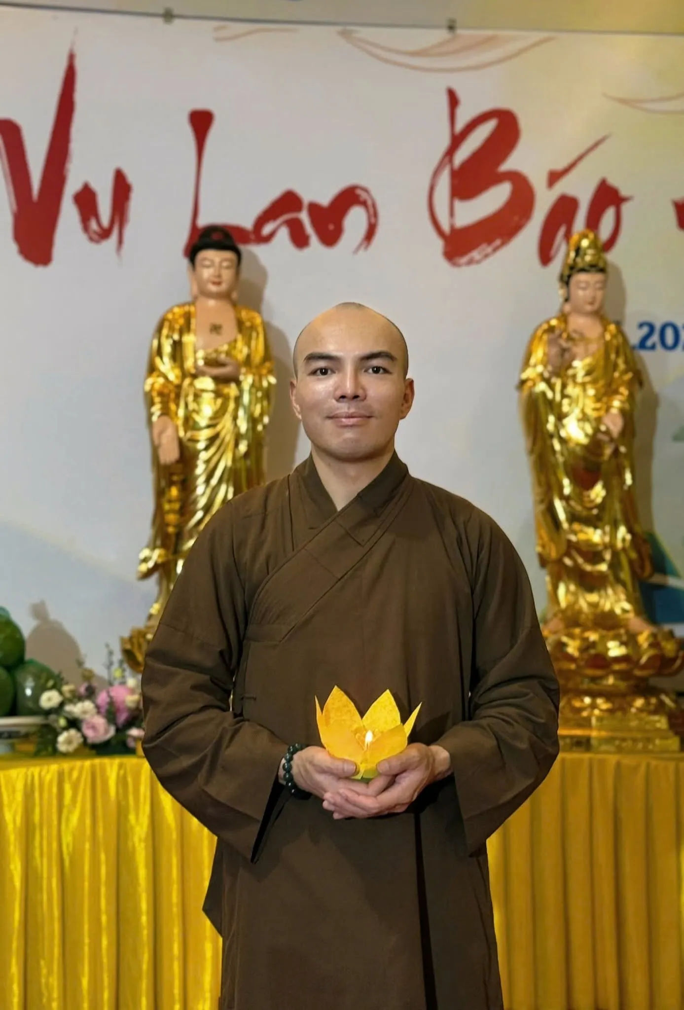 Ảnh 1 — Vu Lan trăng sáng vườn chùa