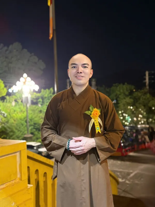 Ai còn mẹ xin đừng làm mẹ khóc