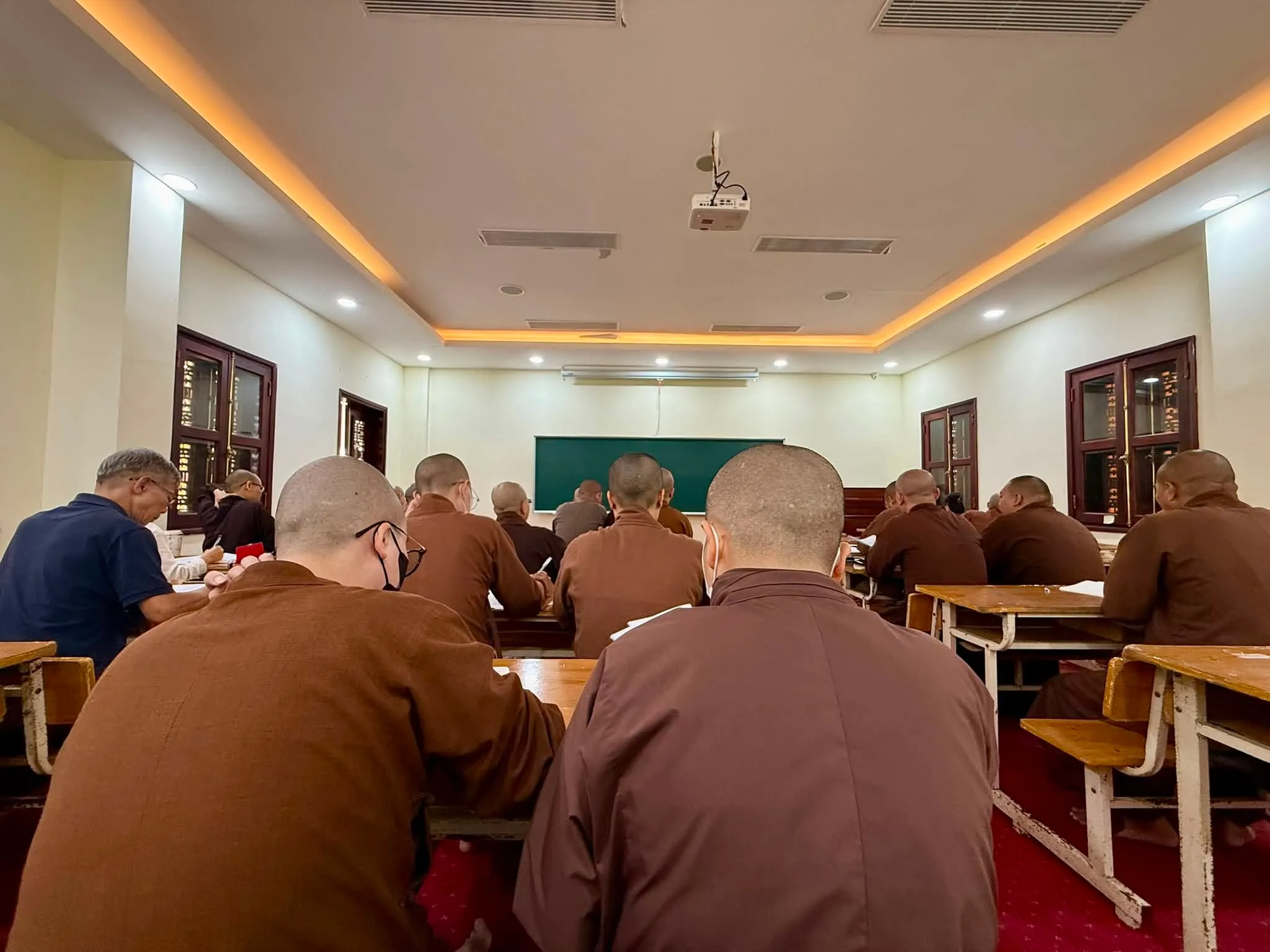 Ảnh 2 — Bồ tát bất nhĩ