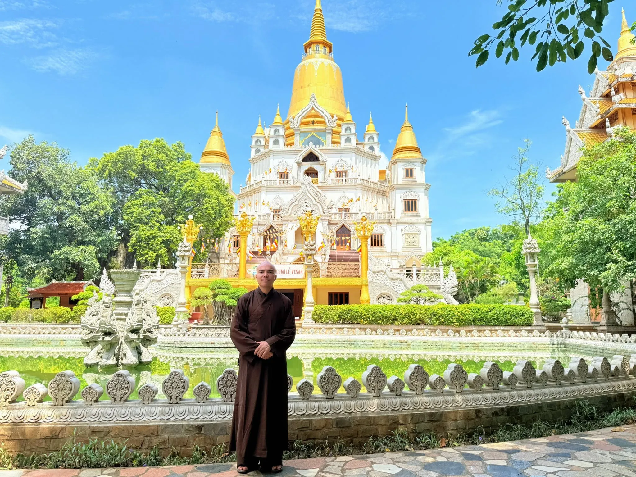 Ảnh 3 — Thong dong một dáng thiền tu