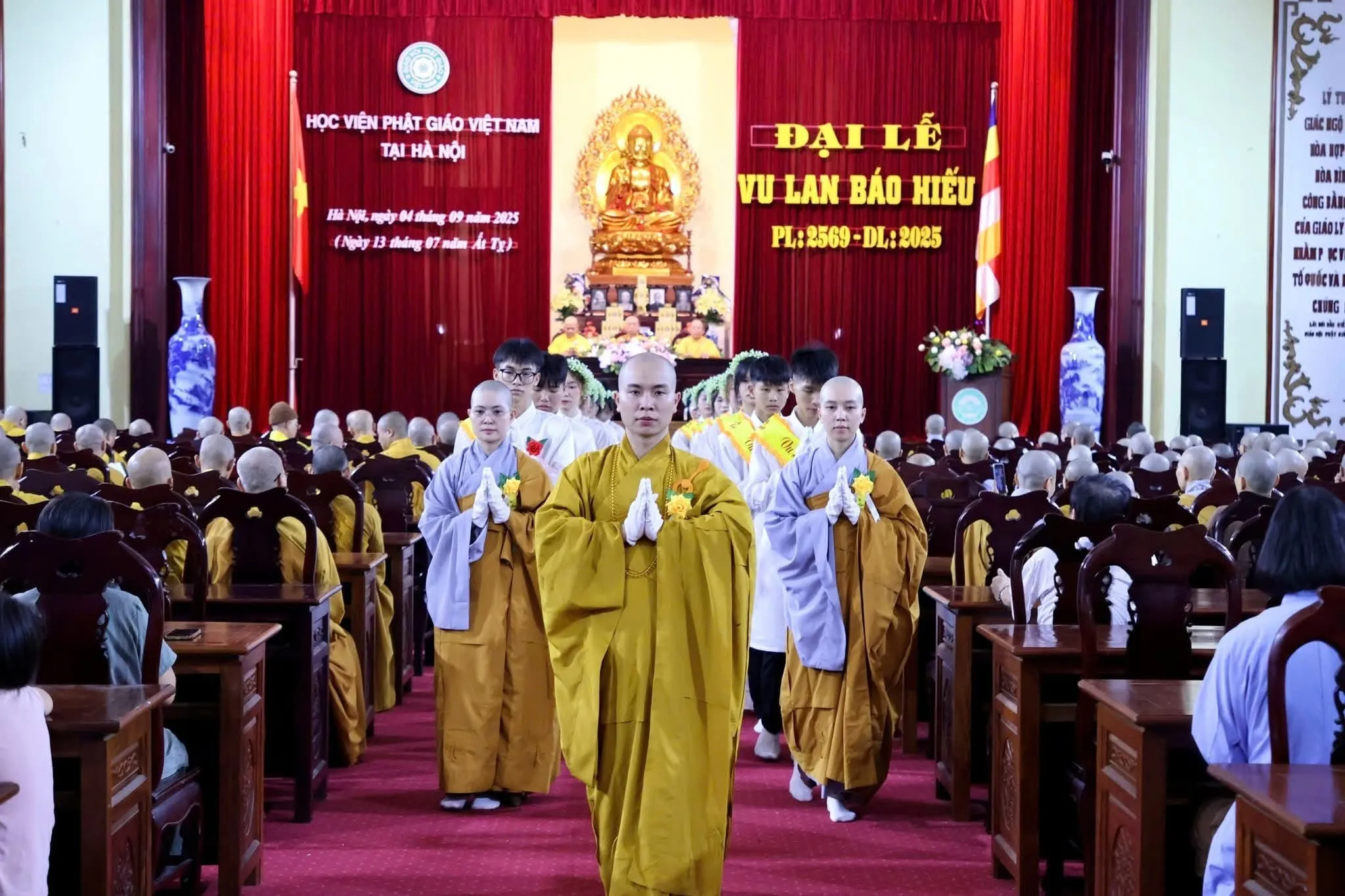 Ảnh 4 — Ai còn mẹ xin đừng làm mẹ khóc