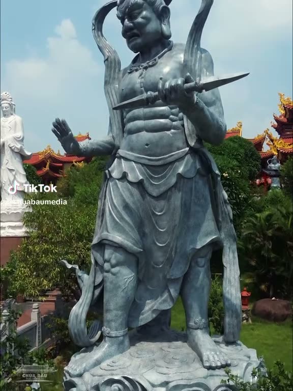 Nơi mỗi bước chân rải đầy tâm từ thuần khiết…xin nguyện chúc nhau tháng mới an…